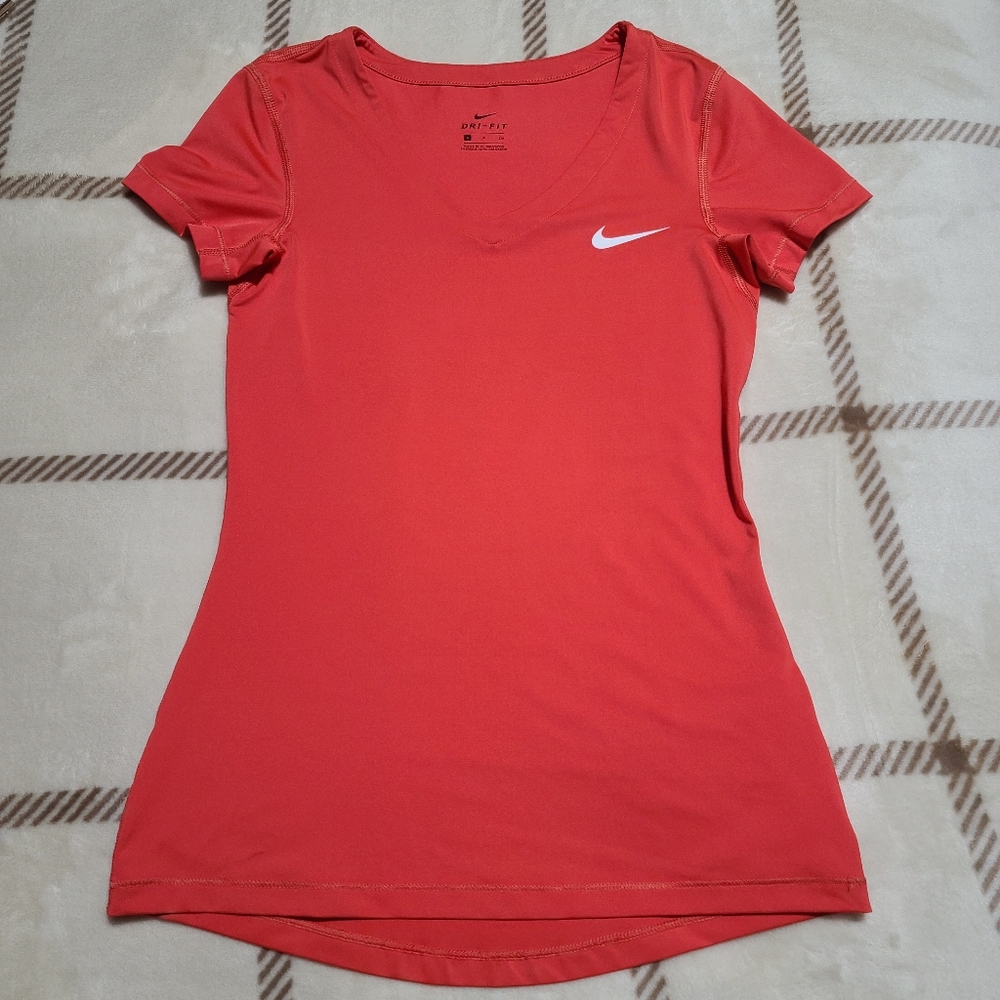 Nike Sport Top dry fit size S
